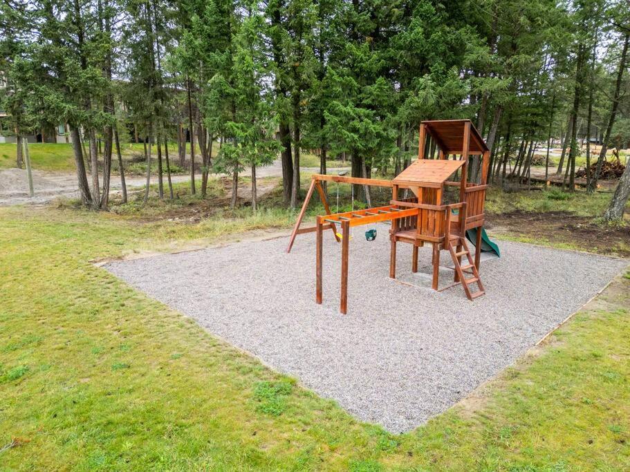 Serenity Shores, Mins To Lake, King Bed, 10 Guests Villa Invermere Exterior photo