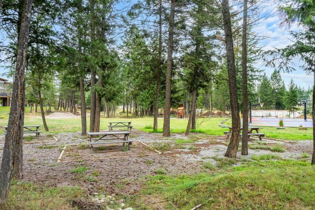 Serenity Shores, Mins To Lake, King Bed, 10 Guests Villa Invermere Exterior photo